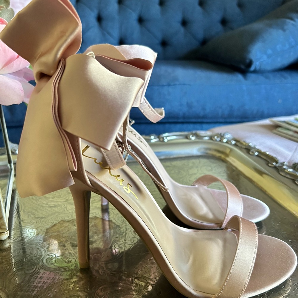 Perfect for homecoming or a wedding! Satin heals. Never worn. Heal is 4 inches.